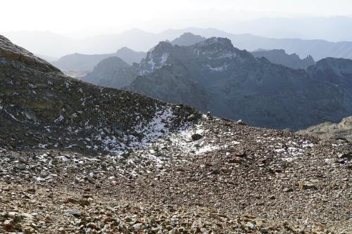 Area un tempo occupata dal Ghiacciaio Sella; la grotta di ghiaccio è spalle del fotografo (29 settembre 2022)