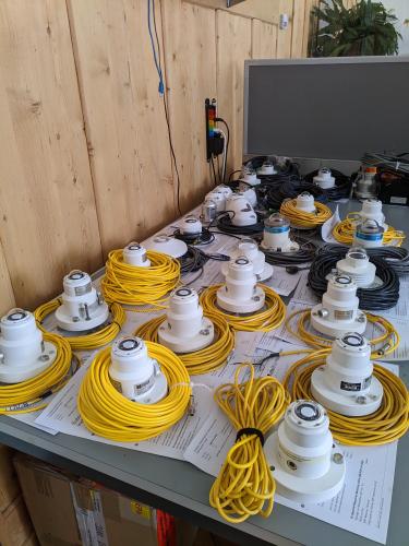 La campagna di interconfronto ha coinvolto 74 strumenti provenienti da 42 diversi istituti di 29 paesi del mondo. Nella figura sono visibili alcuni dei radiometri UV dopo il loro arrivo a Davos (photo credit G. Hülsen, PMOD/WRC)