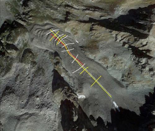 Tracce dei profili geofisici sul sito rock glacier Vej del Bouc (Entracque, CN). In bianco e in giallo le indagini GPR, in rosso la traccia ERT (fonte: Università di Pisa e Arpa Piemonte).