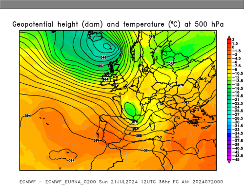 Geopotenziale e Temperatura a 500 hPa previsti dal modello ECMWF per le ore 12 UTC  di domani domenica 21 luglio 2024