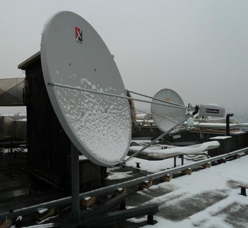 Fig. 3 - Sistema di ricezione tramite parabola (via Pio VII, Torino, presso Arpa Piemonte) 