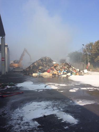 Incendio discarica Aral mattina del 22 agosto 2018