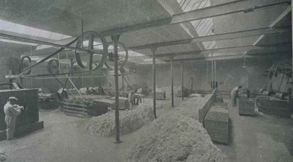 fotografie sono tratte da VIGLIANI E.C.: “Studio sulla asbestosi nelle manifatture di amianto” Ente nazionale prevenzione infortuni, Torino, 1940 