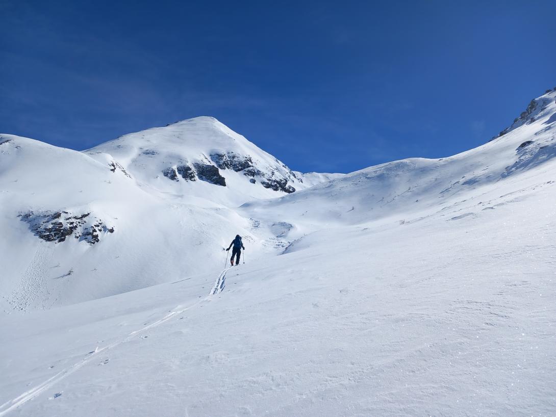 Salita in quota per effettuale il rilievo nivologico