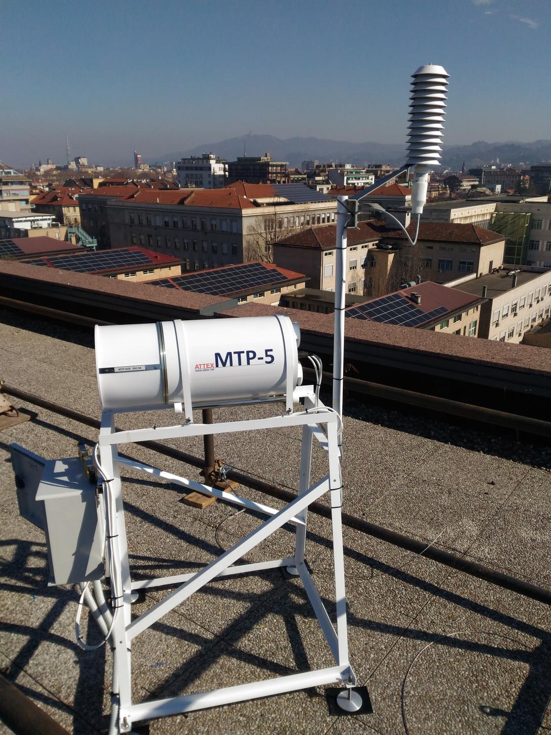 Fig.1- Installazione del radiometro MPT5 presso il Politecnico di Torino