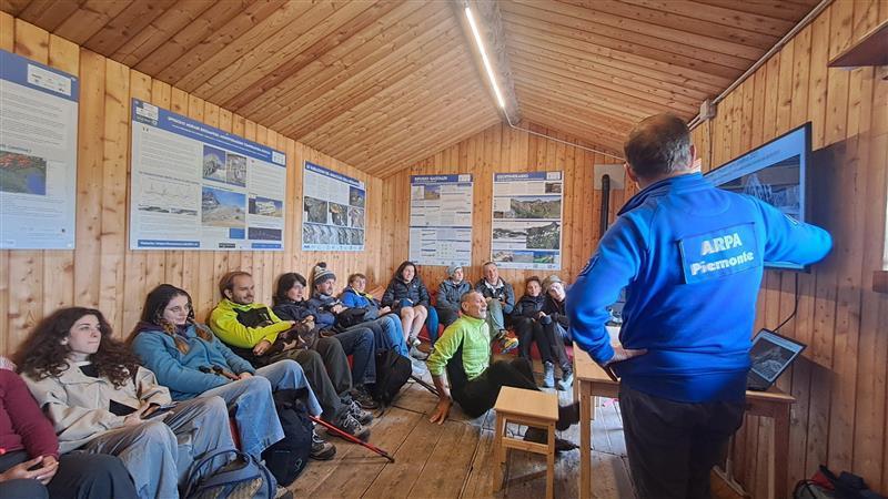 Lezione all’interno della Saletta del Presente al Rifugio Gastaldi