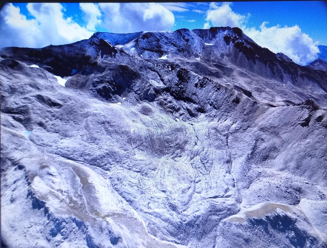 Rock glacier dei Fourneaux in Alta Val Susa ripreso dal drone durante la campagna estiva di rilievo fotogrammetrico in collaborazione con l’Arpa Valle d’Aosta. Alcune settori della copertura detritica si sono spostati di oltre 2 m nel biennio 2023-2025