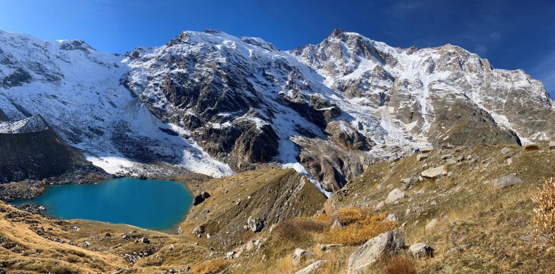 Versante orientale del Monte Rosa ripresa dalla Morena delle Locce il 10 ottobre 2025